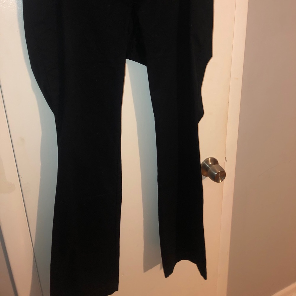 Black maternity pants. Size 8, bottoms flare a little. Never worn, tags still on
